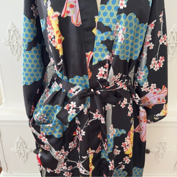 Ichiban Japanese Satin Kimono - Picture 4 of 15